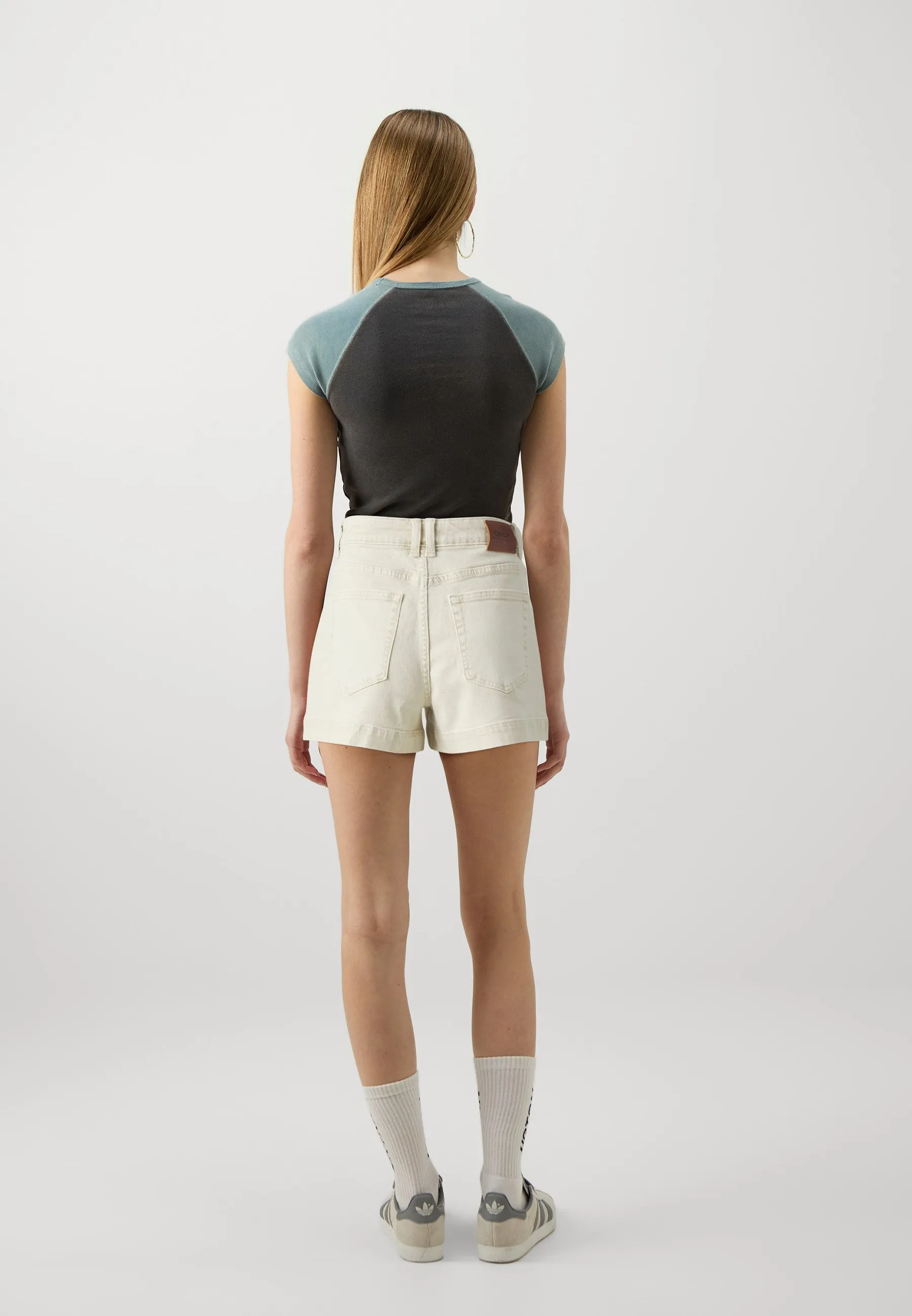 ONLEMILY POCKET SHORTS - Shorts di jeans